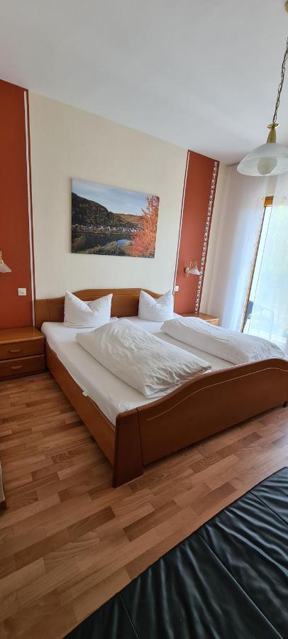 Weingut Pension Gibbert-Pohl Briedel Bagian luar foto