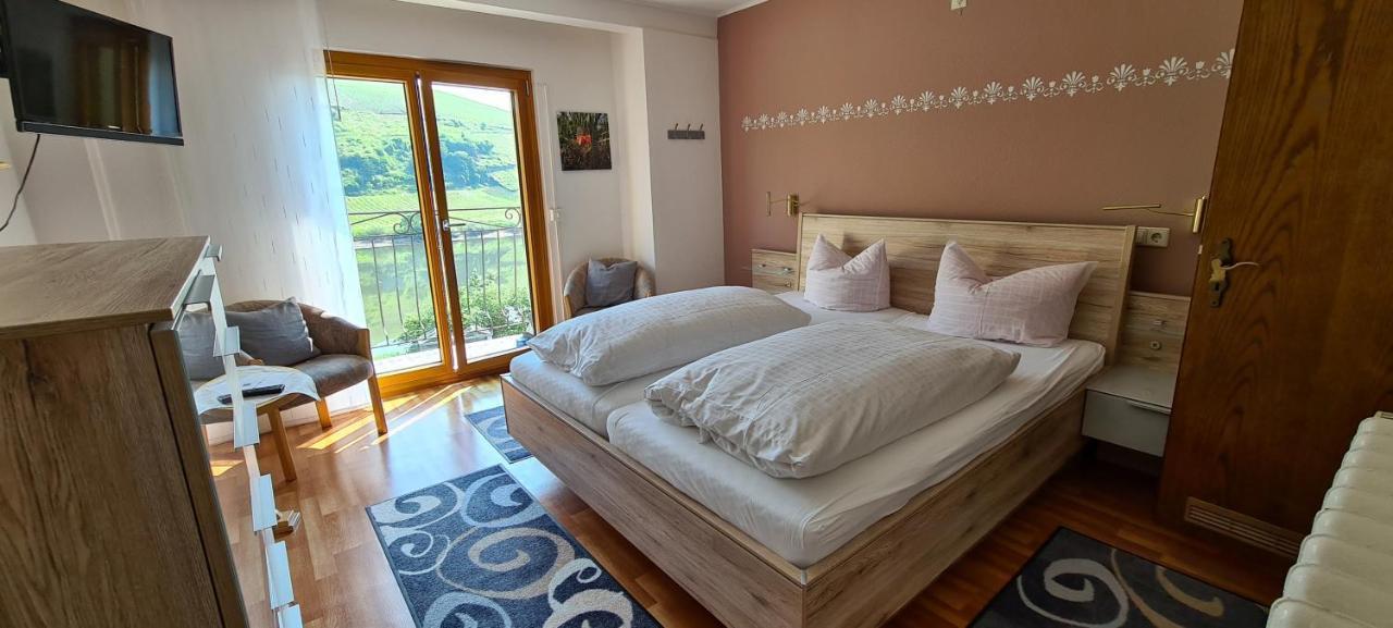 Weingut Pension Gibbert-Pohl Briedel Bagian luar foto